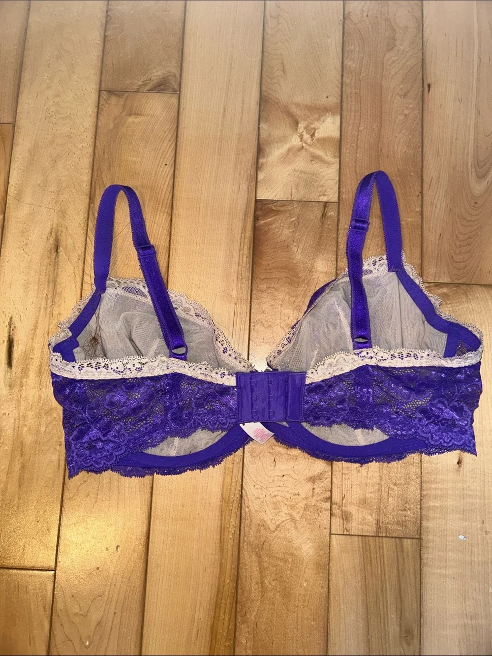 Victoria's Secret Purple Lace Underwire Bra with Cream Trim - Picture 2 of 2